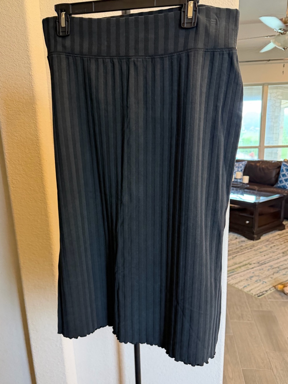 offline by Aerie  Black Vertical-Rib Ruffle Hem Midi Skirt L